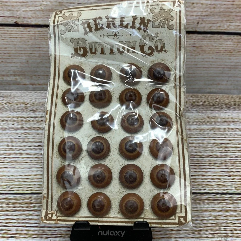 Vintage Berlin‎ Button Co Card 24 Brown Dome Buttons Sewing Crafts